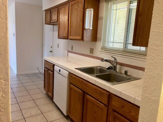Building Photo - 7521 Blackthorne Way