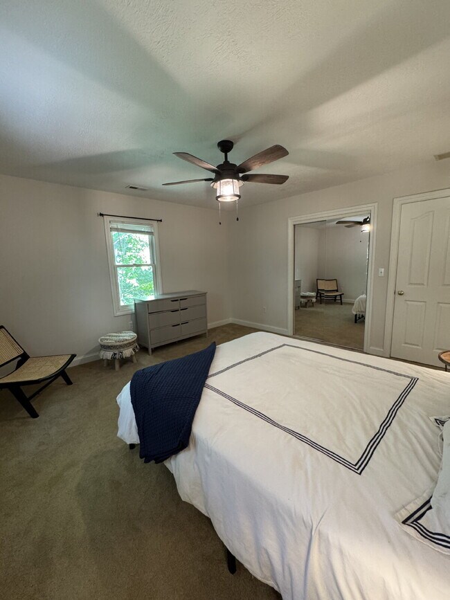 Building Photo - Fairview home 5 bedroom 3 1/2 bathroom home