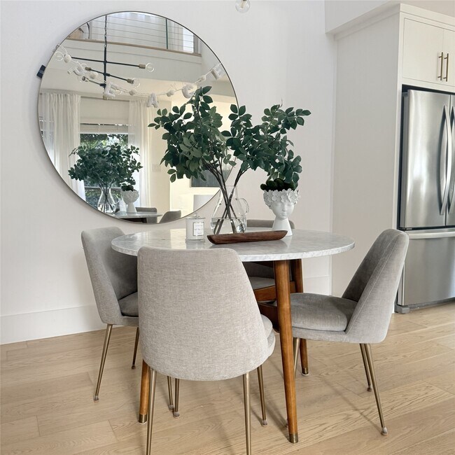 Building Photo - 1914 Augusta Dr