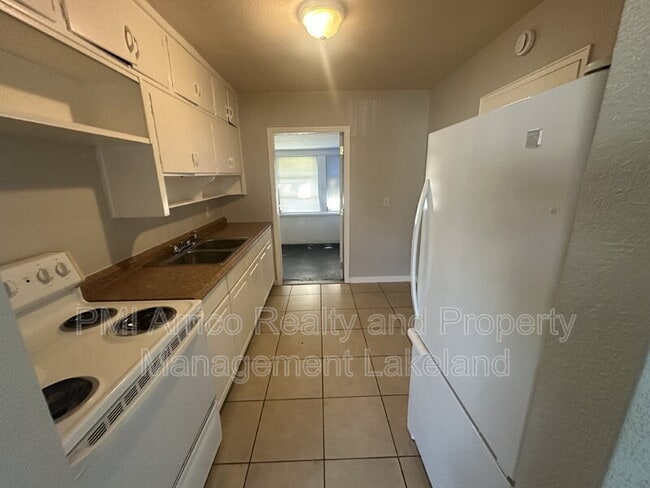 Building Photo - 403 Normandy St