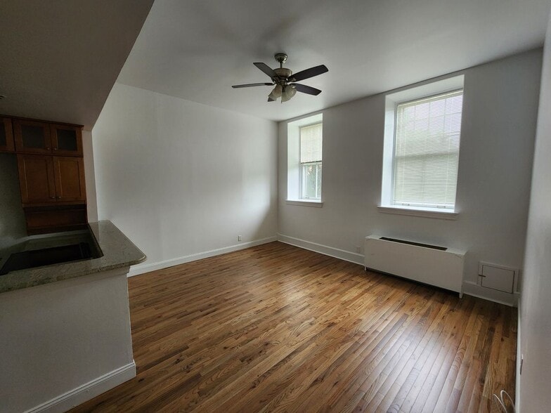 Building Photo - 3208 Villa Dr