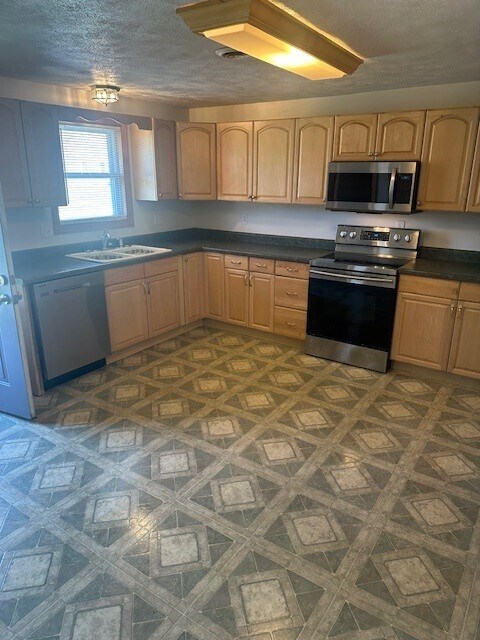 Building Photo - 131 Alameda Rd