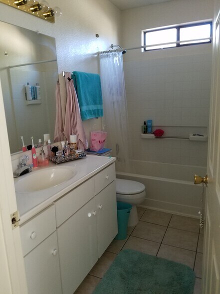 large bathrooms with tall ceilings - 1643 N Euclid Ave