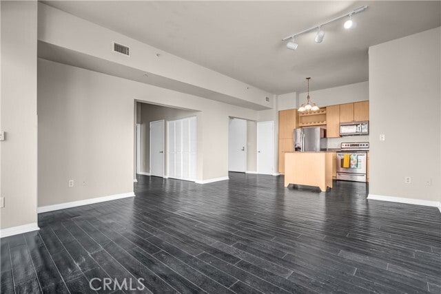 Building Photo - 388 E Ocean Blvd