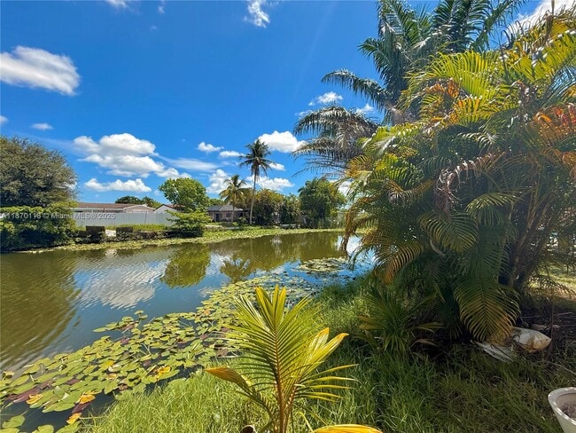 Building Photo - 6725 SW 27th Ct