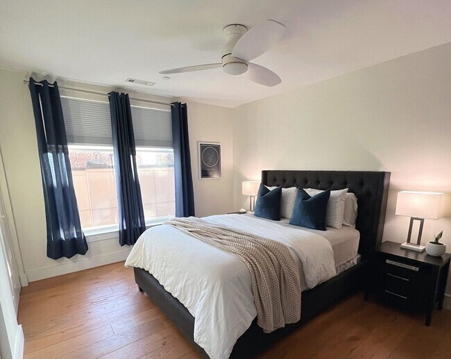 Building Photo - 250 Meridian St