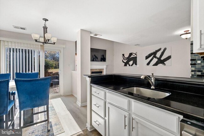 Building Photo - 13847 Lord Fairfax Pl