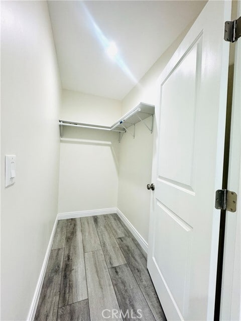 Building Photo - 9318 Encino Ave