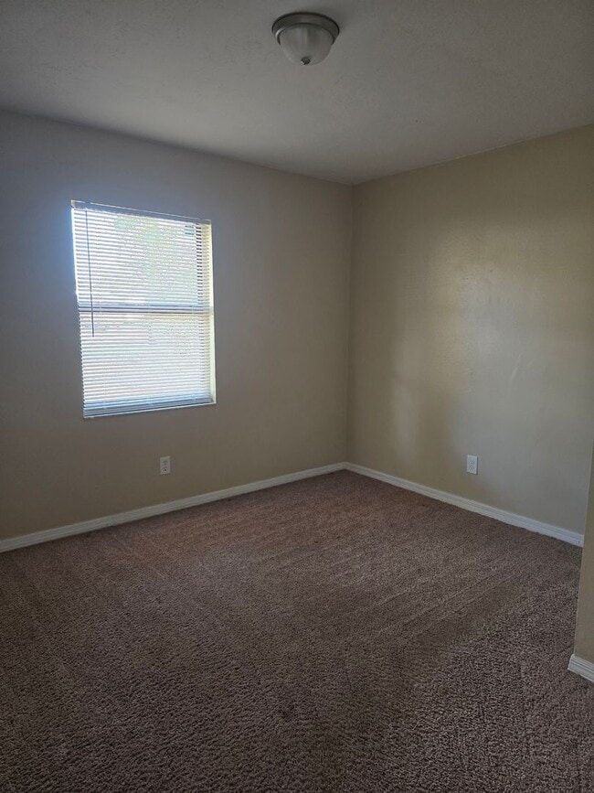 Building Photo - 609 N Palm Dr