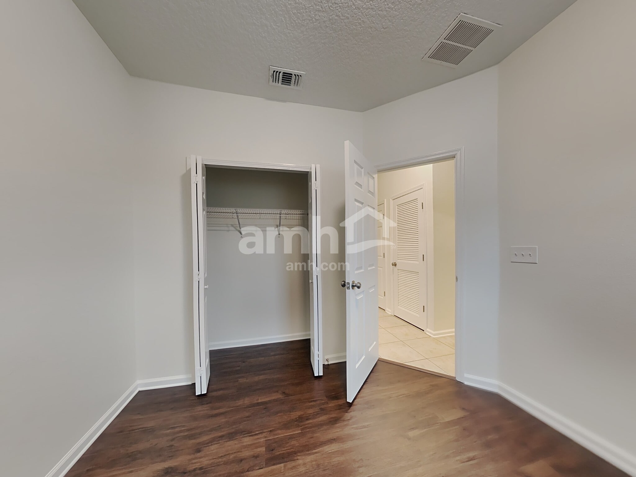 Building Photo - 9672 Woodstone Mill