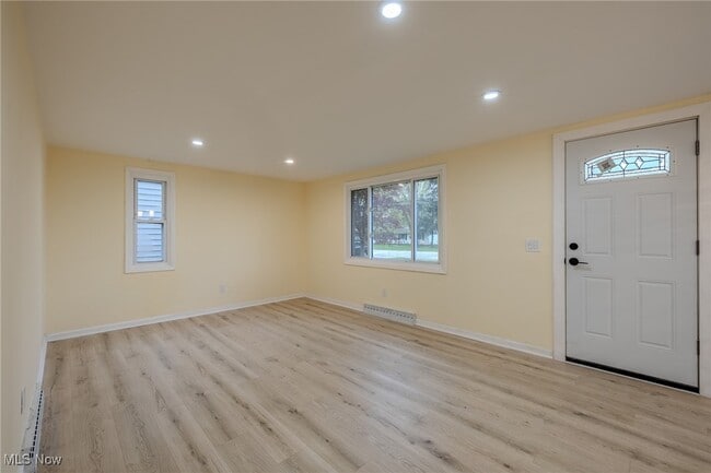 Building Photo - 34690 Beachpark Dr