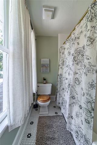 Building Photo - 215 S Montclair Ave