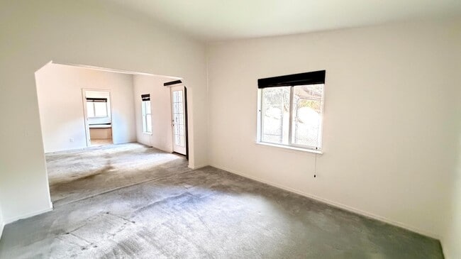 Building Photo - 25001 Rim Rock Rd