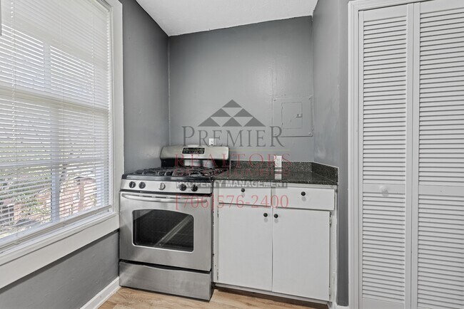Building Photo - 852 Fulton Ave