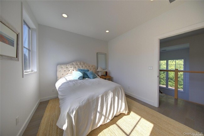 Building Photo - 2 Crystal Mews Ln