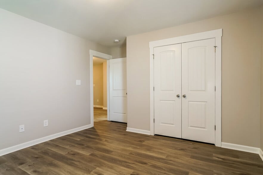 Building Photo - 936 Sandyhill Rd