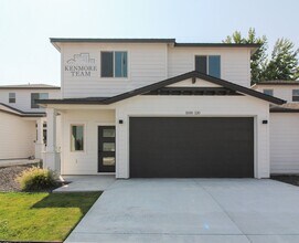 Building Photo - 4 Bedroom, 2.5 Bath Duplex in Kennewick