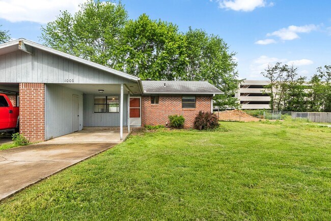 Building Photo - Convair Duplex