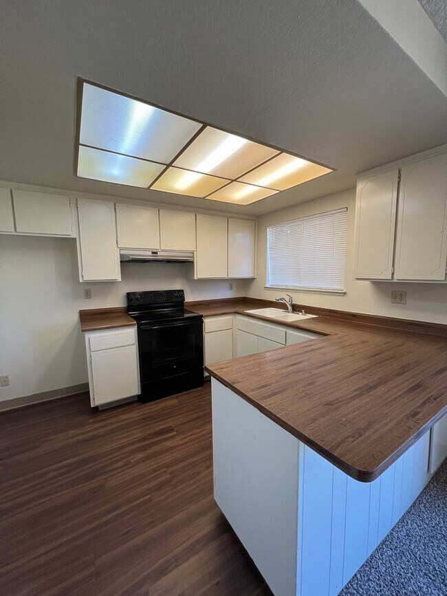 Building Photo - 7735 Las Lilas Ct