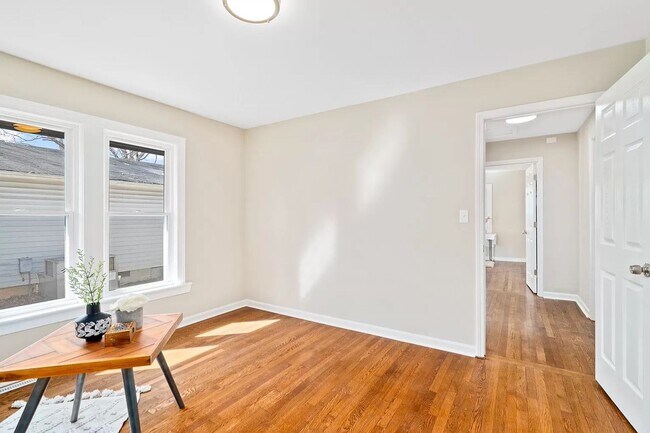 Building Photo - 1033 S Josephine Boyd St