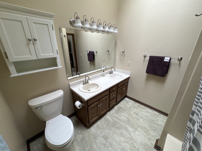 Building Photo - 9229 Westdrum Ct