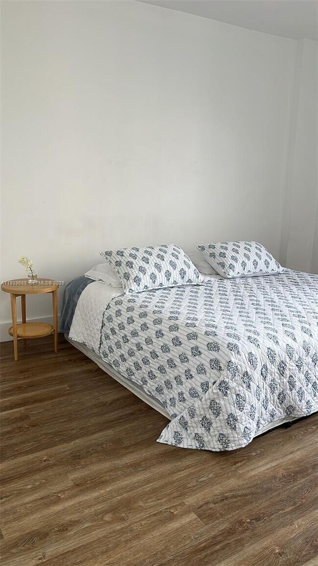 Building Photo - 1500 Bay Rd