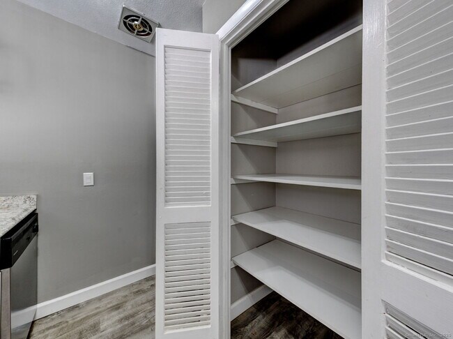 Building Photo - 105 Florence Rd