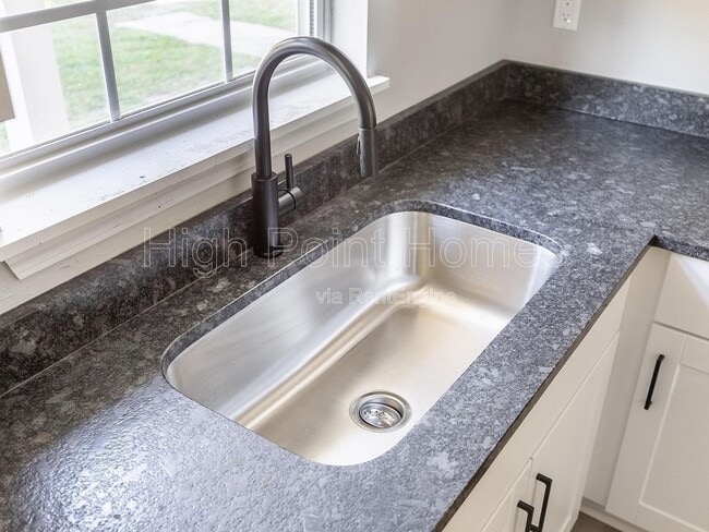 Building Photo - 5350 Slayton Ave