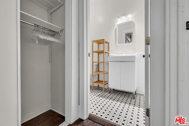 Building Photo - 2014 5th Ave