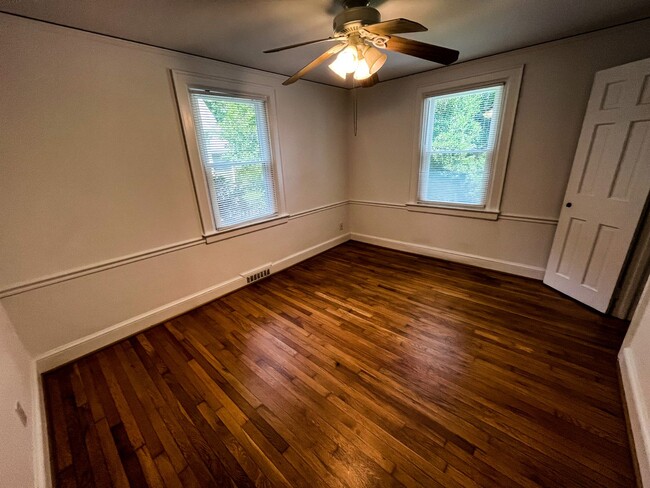 Building Photo - Gorgeous Greensboro 3 Bedroom 2 Bathroom H...