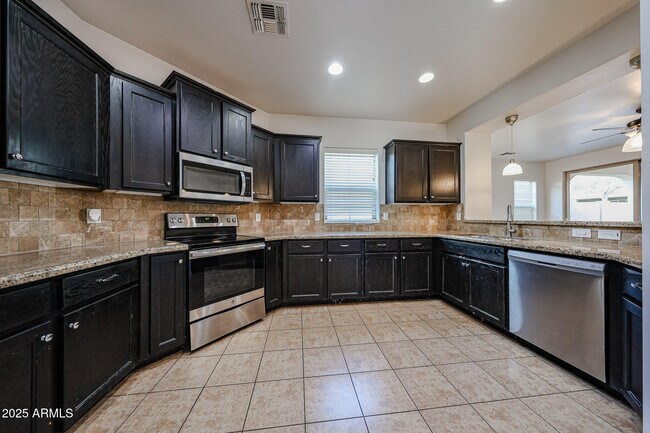 Building Photo - 3535 S Jasmine Dr