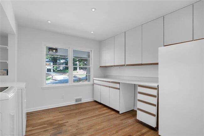 Building Photo - 2397 Sunset Dr NE