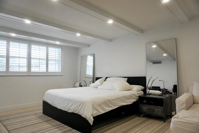 Building Photo - 605 Ocean Dr