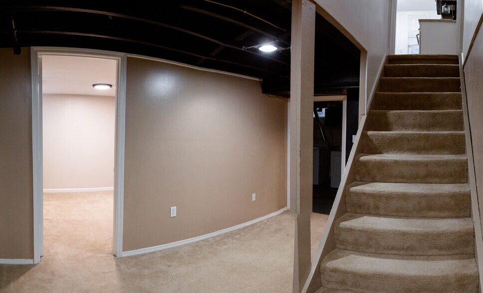 Building Photo - 1522 W Webster Rd