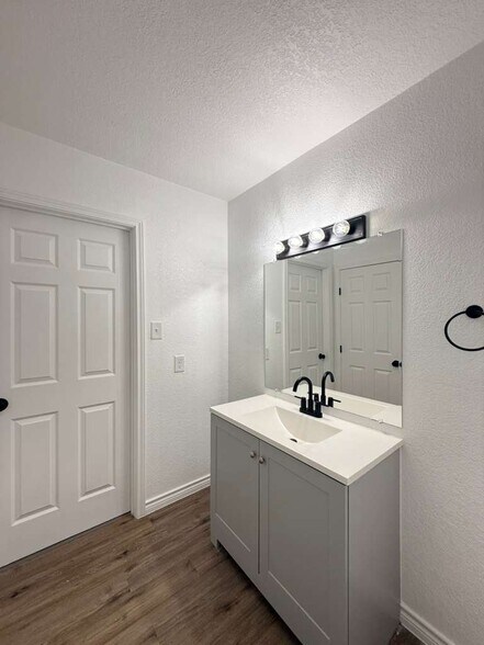 Building Photo - 206 Covina Ave