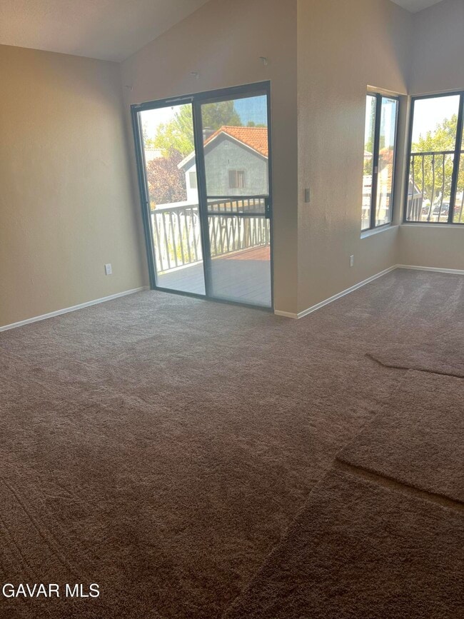 Building Photo - 325 Rainbow Terrace