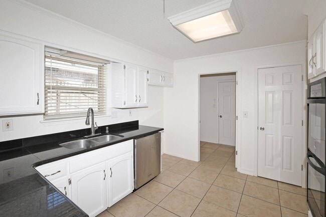 Building Photo - Beautiful 4 bedroom rental in Puckett West!