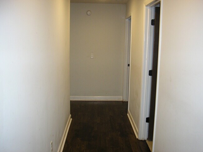 Building Photo - 1521 Normalview Dr
