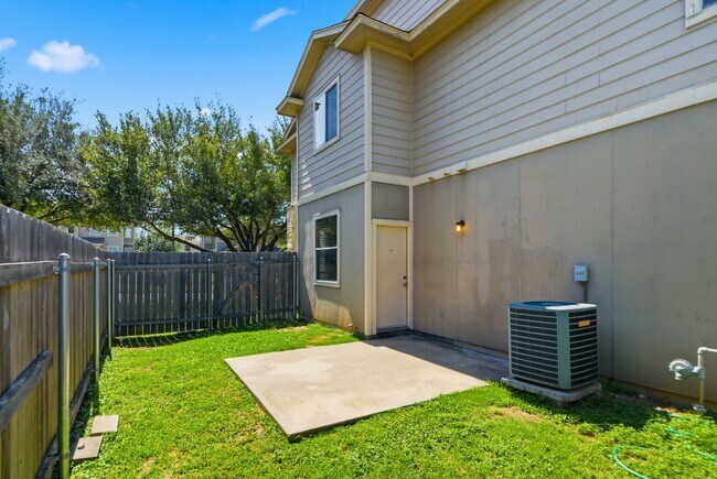 Building Photo - 14101 Harris Ridge Blvd