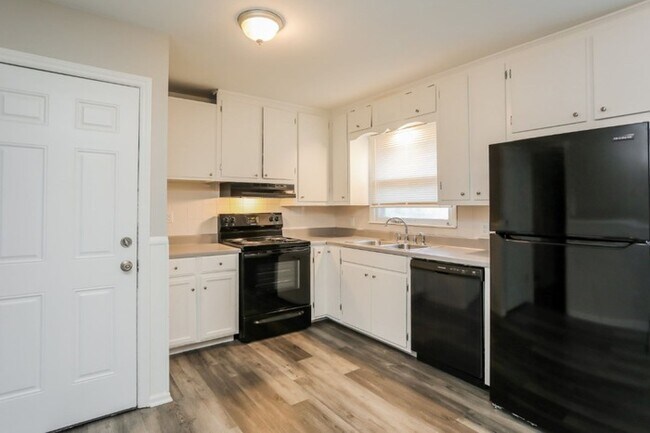 Building Photo - Great 3 Bedroom Kansas City Home