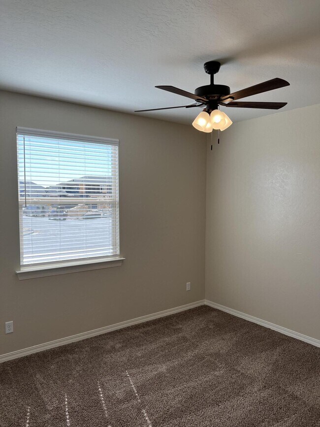 Building Photo - 12701 Iron Falls Dr