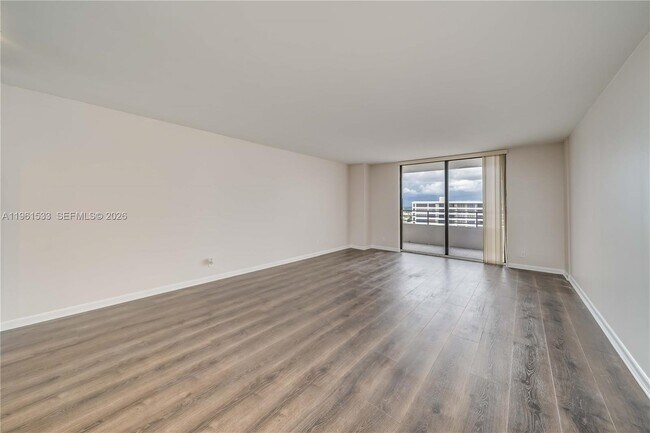 Building Photo - 2500 Parkview Dr