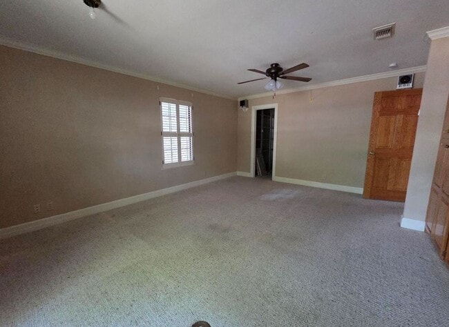 Building Photo - FOR LEASE!!