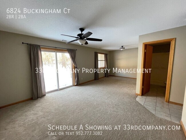 Building Photo - Bright, Updated Twin Home on Cul-de-sac ne...