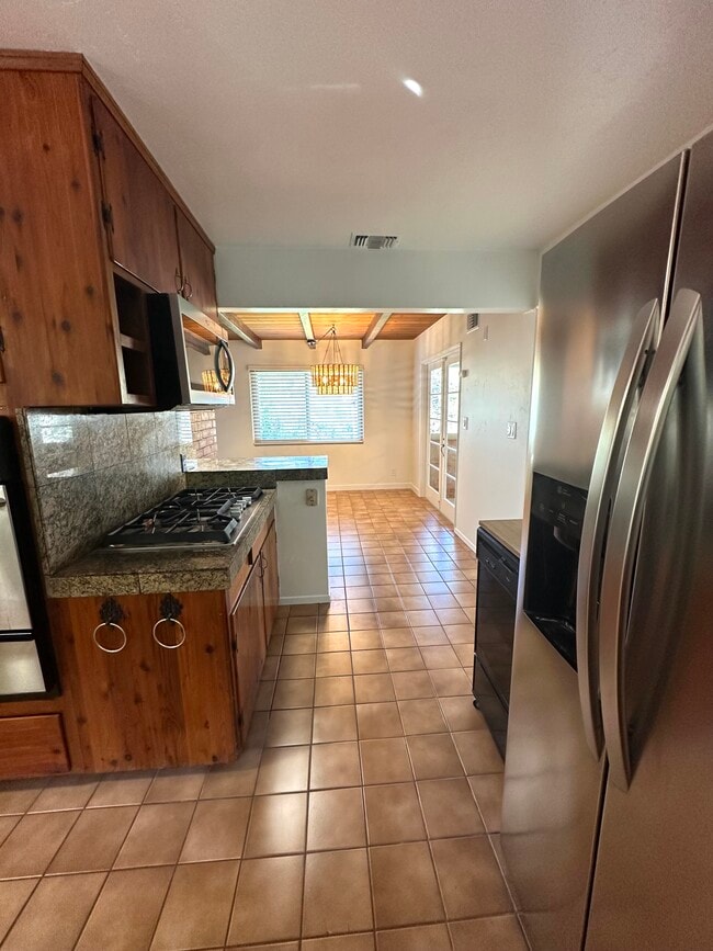 Building Photo - 4370 Calavo Dr