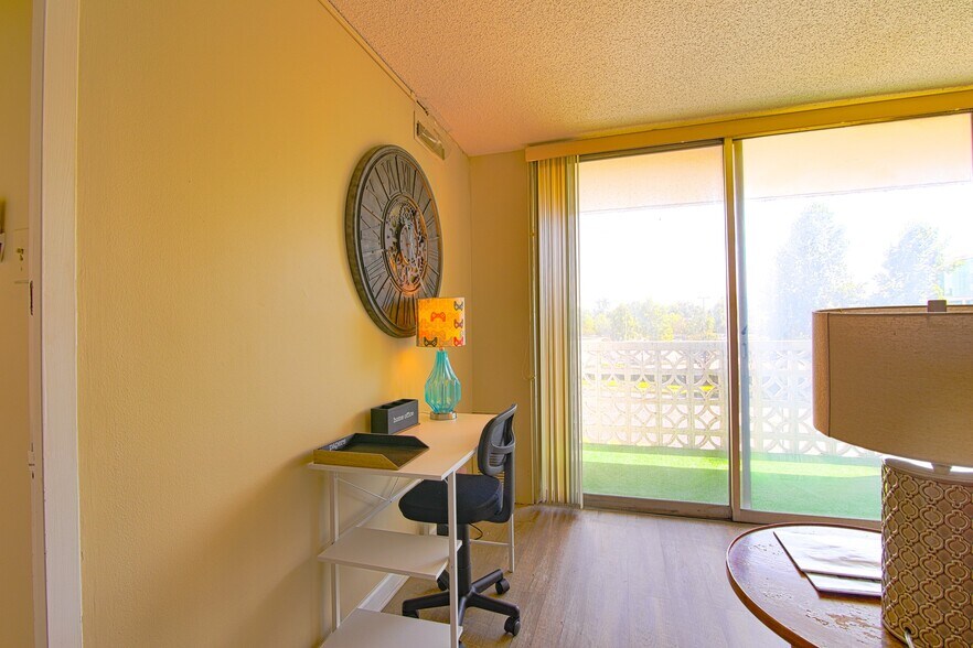 Office Desk - 3080 Walnut Grove Rd