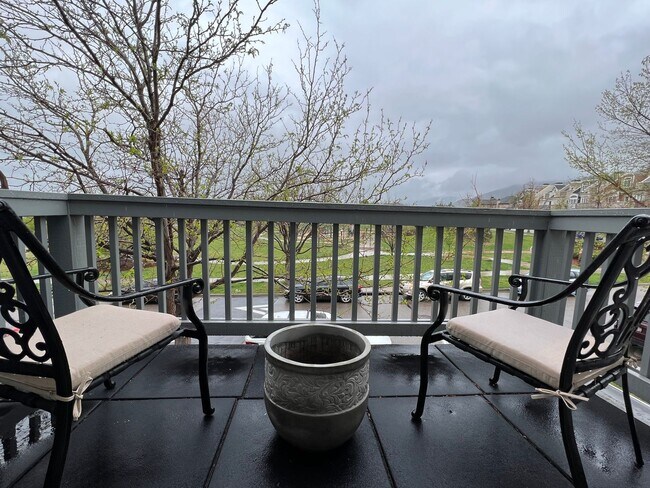 Building Photo - BEAUTIFUL 3 Bed 3.5 Bath Townhome in Dakota Ridge Village in North Boulder