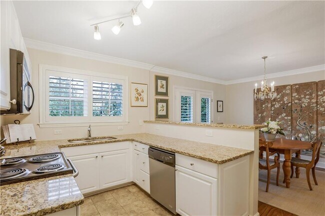 Building Photo - 115 Peachtree Memorial Dr NW