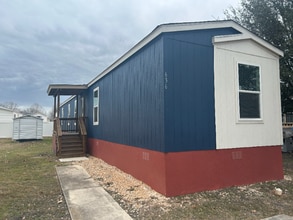 Building Photo - 636 Sweet Pea Ln