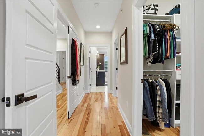 Building Photo - 159 Green Ln